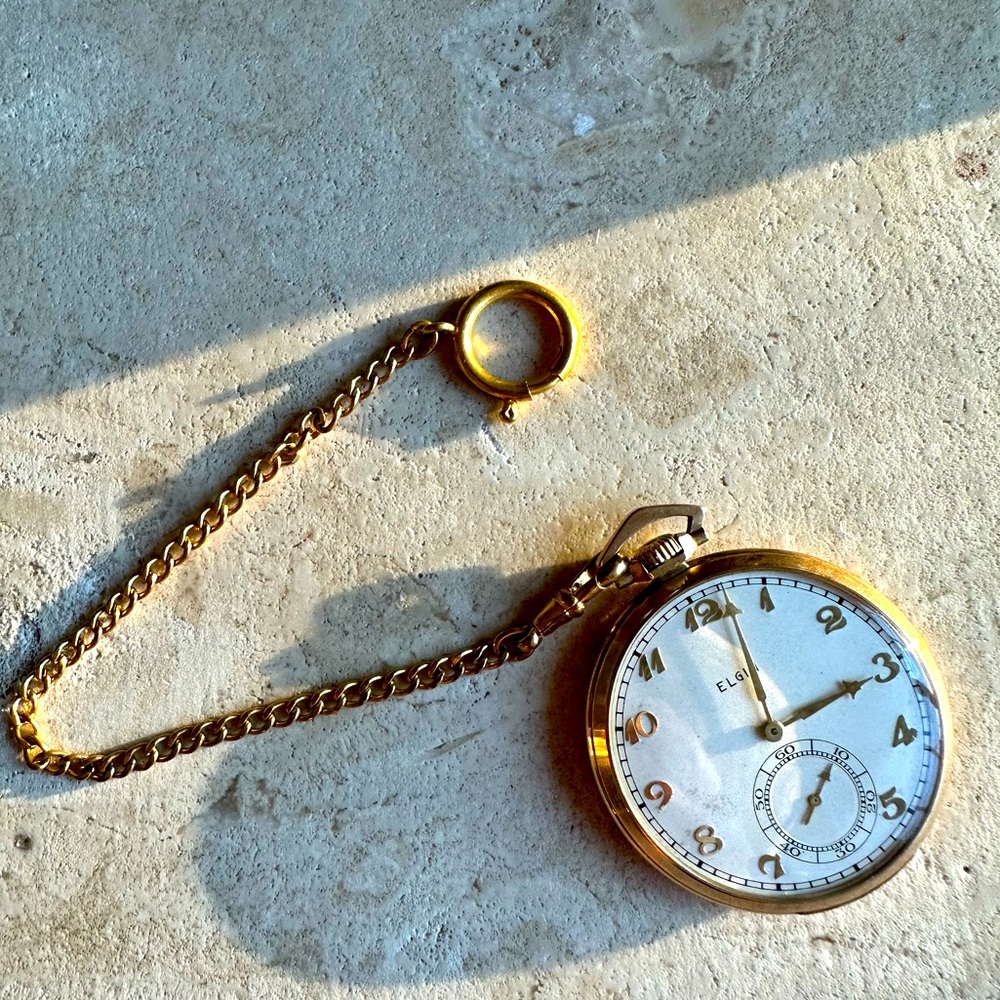 Beautiful 10k yellow gold-filled Elgin pocket watch. Classic and historic.